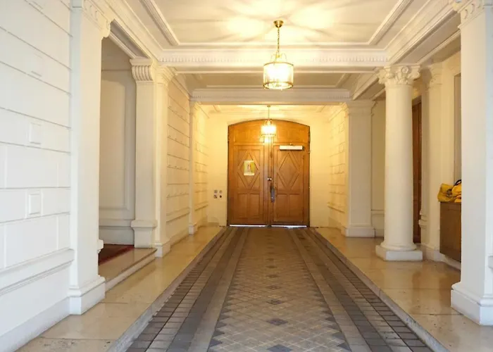 With Parisian Ambience In Elegant 16th Arrondissement شقة باريس