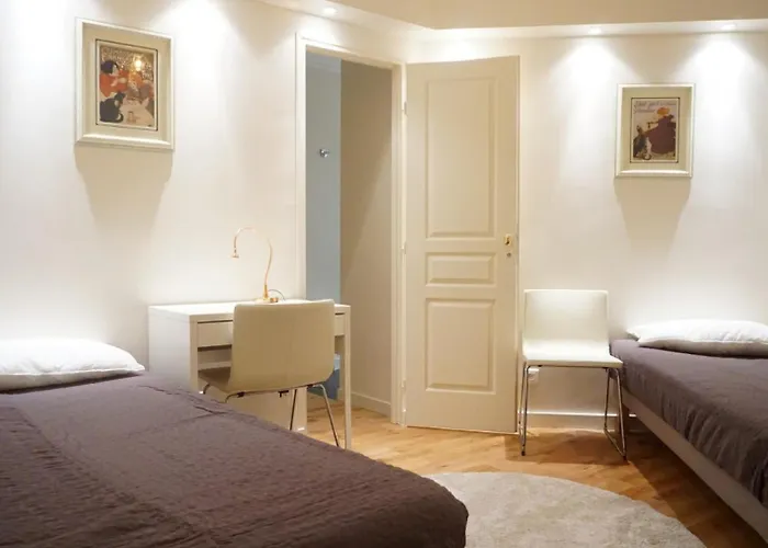 With Parisian Ambience In Elegant 16th Arrondissement شقة
