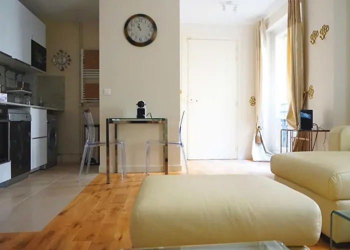 With Parisian Ambience In Elegant 16th Arrondissement *