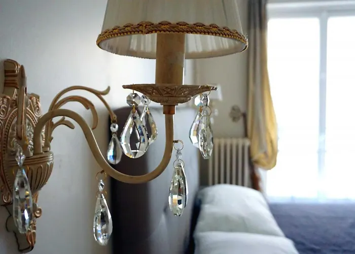 With Parisian Ambience In Elegant 16th Arrondissement شقة